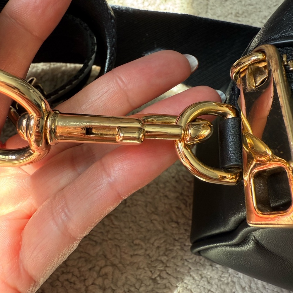 Marc Jacobs Black and Cream Logo Crossbody - Picture 4 of 9